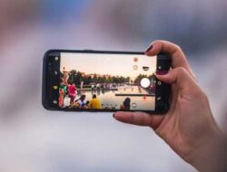 8 Rekomendasi HP yang Kameranya Bagus untuk Selfie dan RAM Besar